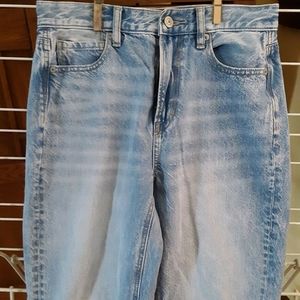 American Eagle MOM JEAN